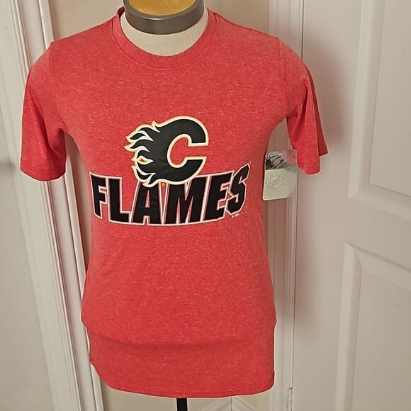 NHL Women's Hockey Logo Calgary Flames Short Sleeves T-Shirt Small - Picture 2 of 16
